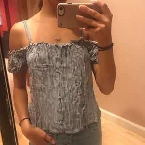 2 for $25 🌈 American Eagle Off the Shoulder Top
